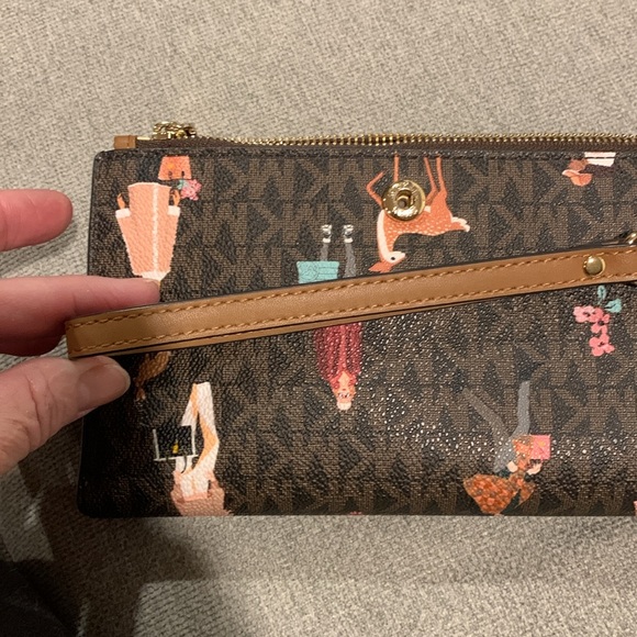 Michael Kors jet set wristlet NWOT